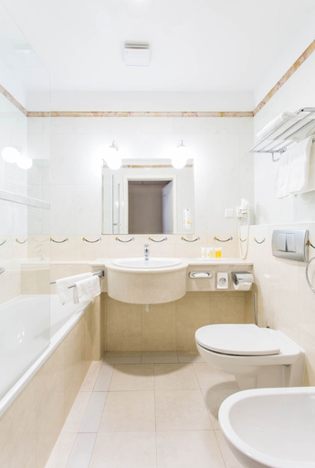 Bathroom 5, Qubus Hotel Wroclaw, Środa Śląska