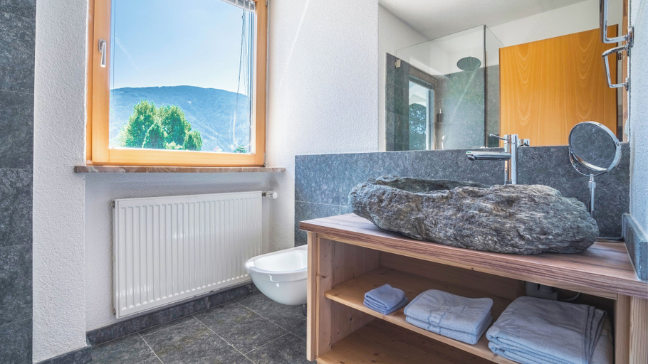 Bathroom 5, Mineralienhotel Natznerhof, Bolzano
