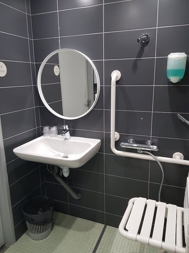 Bathroom 4, B&B HOTEL Béthune Bruay-La-Buissière, Pas-de-Calais