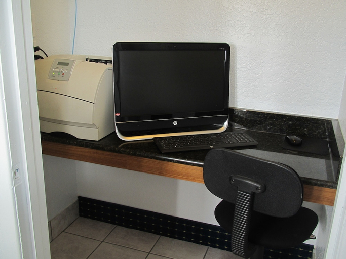 Public Area, Super 8 by Wyndham Dumas TX, Moore