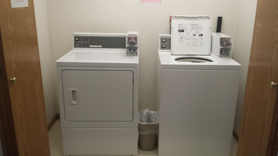 Bathroom 4, Econo Lodge, Division No. 6