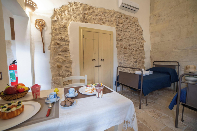 Dining, Dimora San Giorgio Boutique Apt. Airco, Lecce