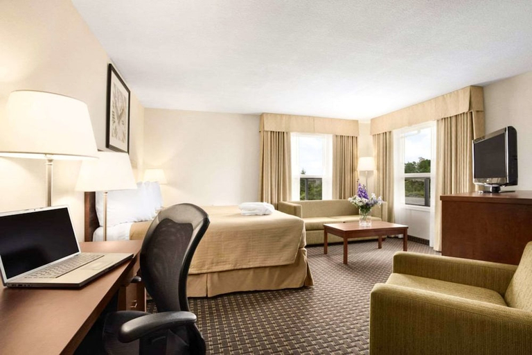 Bedroom 3, Quality Inn, Nipissing