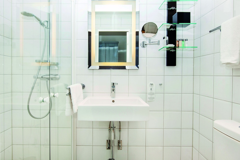 Bathroom 3, Elite Hotel Savoy, Malmö