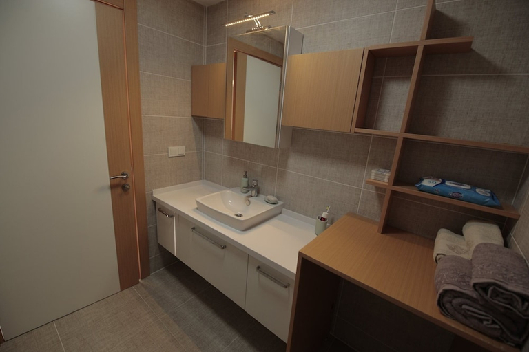 Others 3, Lilyum Hotel, Merkez