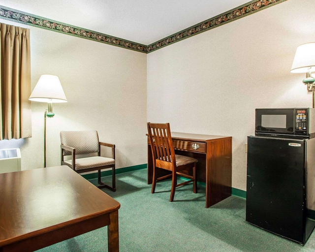 Bedroom 3, Quality Inn Midway, Berks