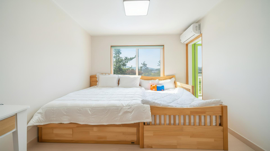 Bedroom 2, Gyepngju Camino Pool Villa, Gyeongju