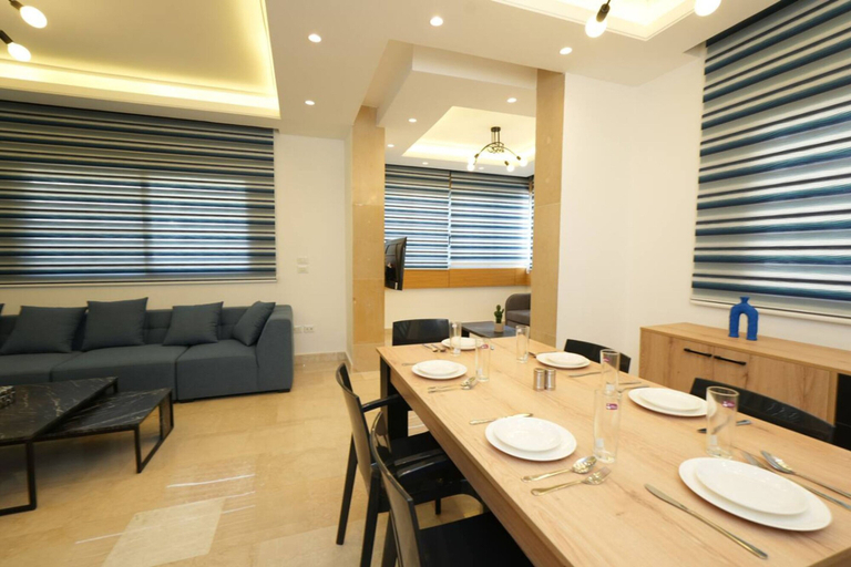 Room 2, The Blue Apartment Badaro 3 Bdrm 24 7 Electric, Beirut