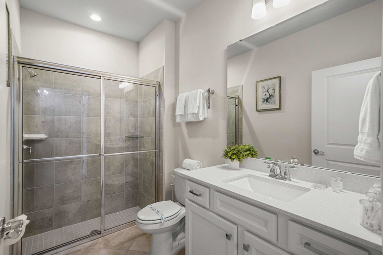 Room 3, Modern 5BR Nintendo Loft Private Pool 16144, Lake
