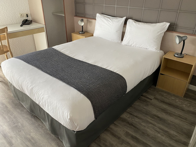 Others 2, Brit Hotel Argentan, Orne