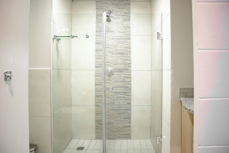 Bathroom, Regal Inn Hotel, City of Johannesburg