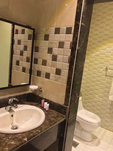 Bathroom 2, Taleen Granada Hotel Apartments, Riyadh