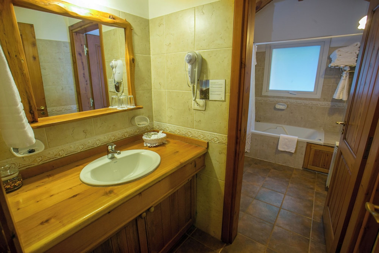 Bathroom 4, Huinid Bustillo Hotel & Spa, Bariloche