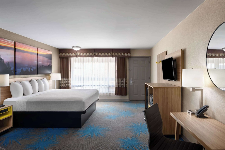 Bedroom 3, Days Inn by Wyndham Klamath Falls, Klamath