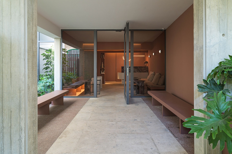 Exterior & Views