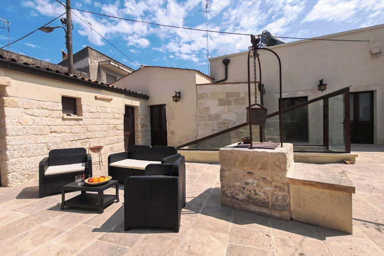 Terrace/patio 4, Corte San Giorgio Boutique apt With Airco, Lecce