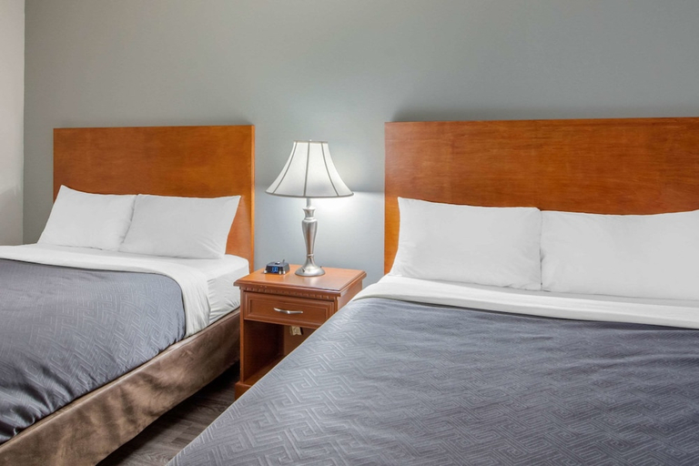 Bedroom 3, Econo Lodge, Division No. 6