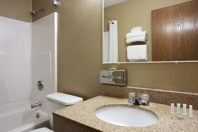 Bathroom 3, Super 8 by Wyndham Pulaski, Oswego