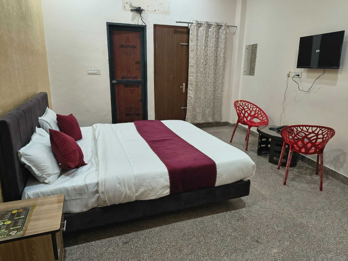 Room 2, Hotel Funday Grand, Jaipur