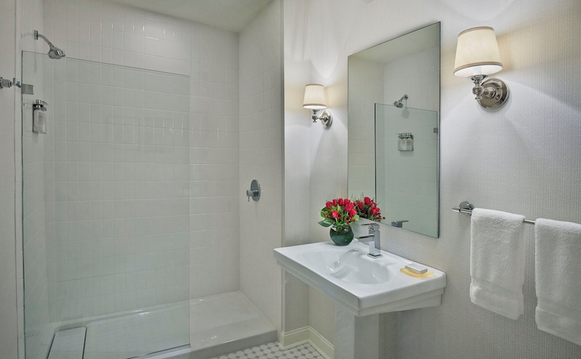 Bathroom 4, Hotel Abacus, Clarke
