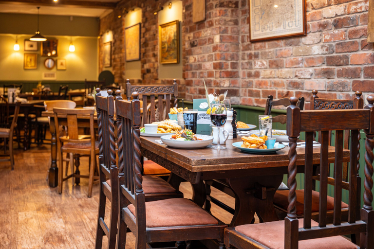 Food & Drinks 5, The Clothiers Arms, Gloucestershire