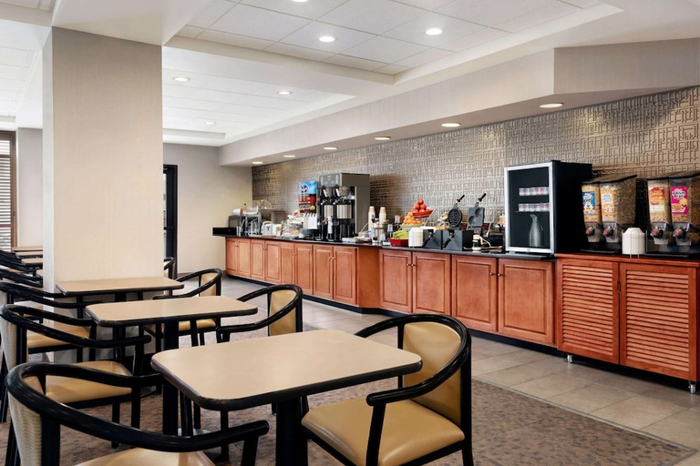Food & Drinks, Wingate by Wyndham - Cincinnati - Blue Ash, Cincinnati