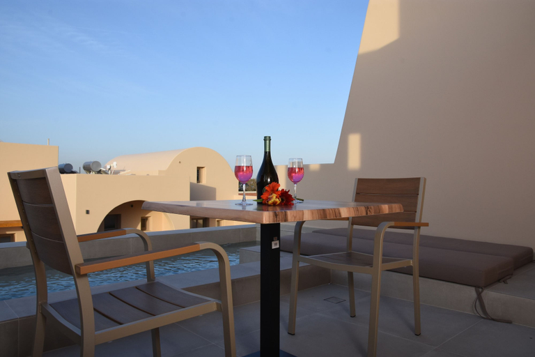 Outdoor dining 3, Santorini - Villa - Sleeps 2 - Pool - Parking, South Aegean