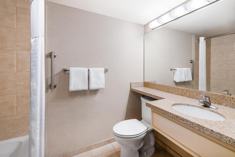 Bathroom 4, Eastgate Hotel, Bw Signature Collection, King