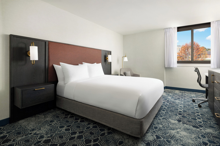 Bedroom 4, DoubleTree by Hilton Downtown Concord, Merrimack