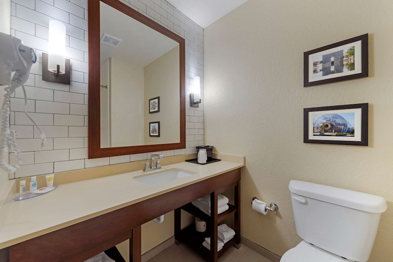 Bathroom 4, Comfort Inn & Suites Harrah, Oklahoma
