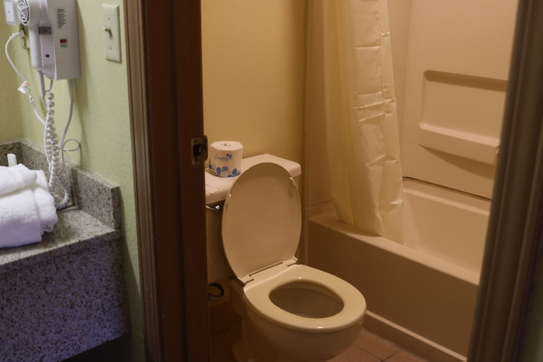 Bathroom 5, Quality Inn Columbus - East, Franklin