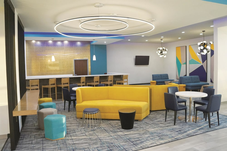 Public Area, La Quinta Inn & Suites by Wyndham Richmond-Sugarland, Fort Bend