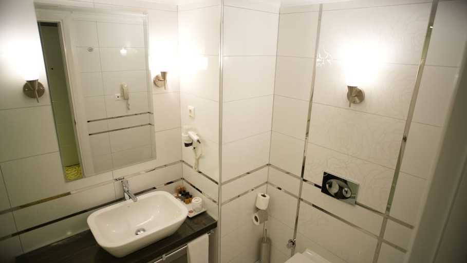Bathroom 3, Melid Hotel, Merkez