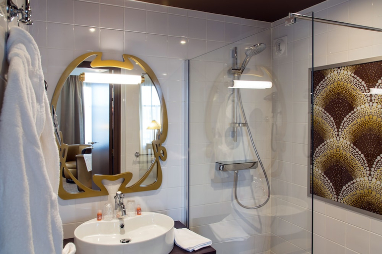 Bathroom 3, Hotel Jehan de Beauce, Eure-et-Loir