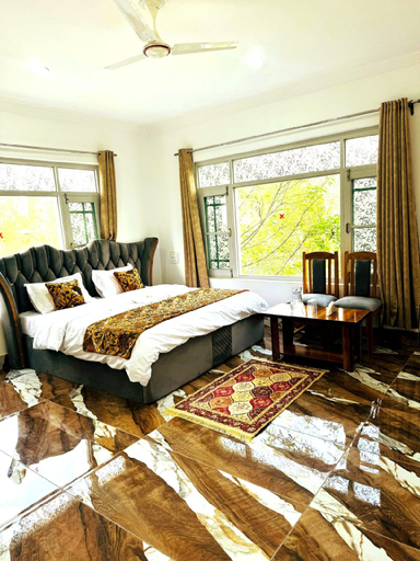 Bedroom, Dal Lake Houses, Srinagar
