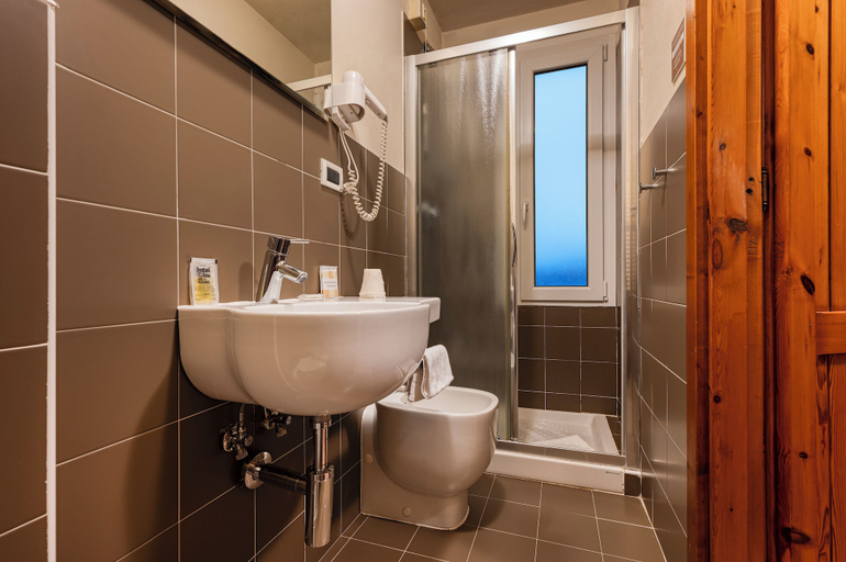 Bathroom 5, Hotel Miramonti Family & SPA, Cuneo