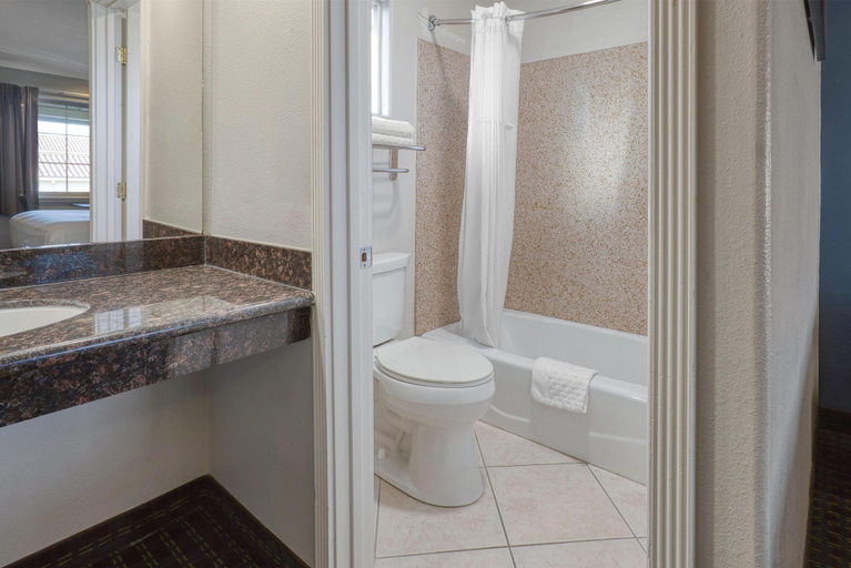 Bathroom 5, SureStay Hotel by Best Western San Rafael, Marin
