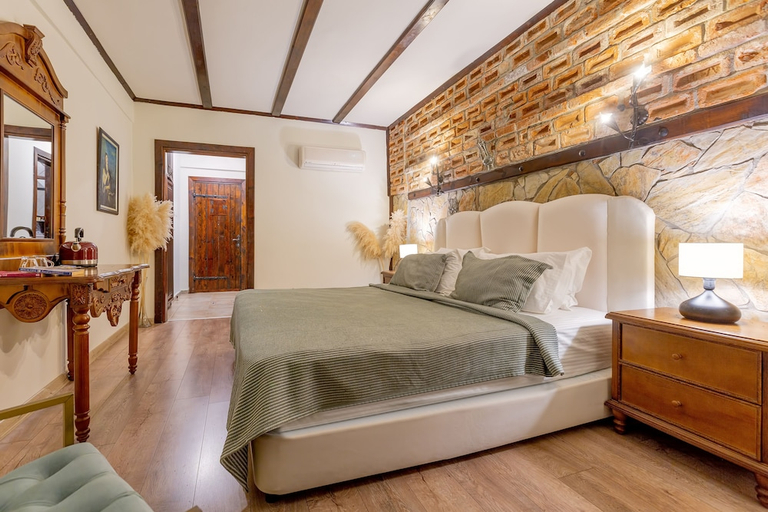 Bedroom 2, Papazlikhan Hotel, Edremit