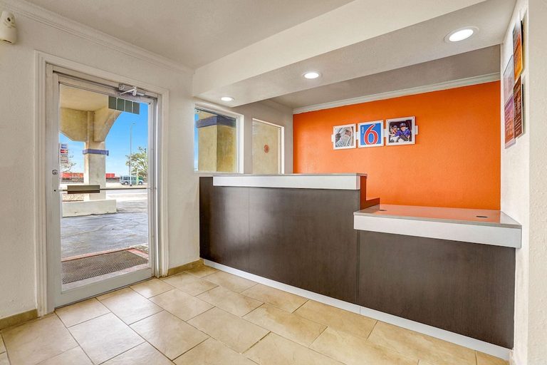 Public Area, Motel 6 Clovis, NM, Curry