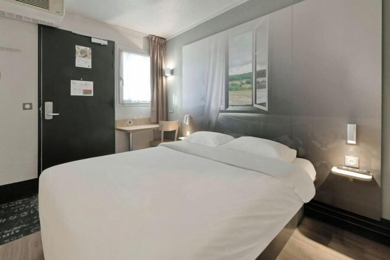 Bedroom 2, B&B Hotel Le Mans Sud, Sarthe
