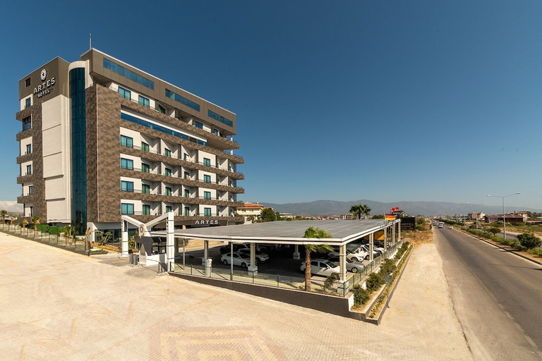 Exterior & Views