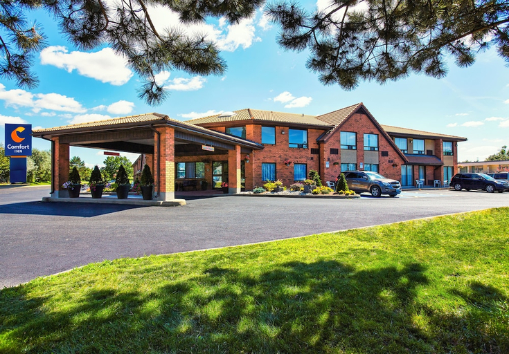 Exterior & Views 2, Comfort Inn Ancienne-Lorette - Quebec Airport, Communauté-Urbaine-de-Québec
