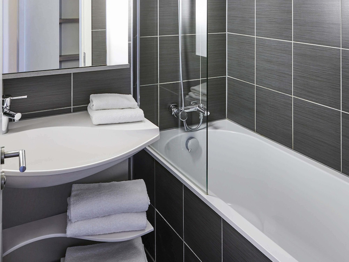 Bathroom 5, Adagio Liverpool City Centre, Sefton