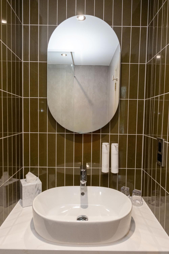 Bathroom 4, Cedar Court Hotel Harrogate, North Yorkshire