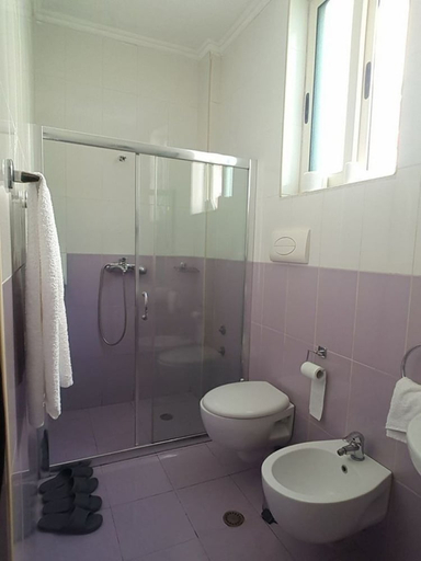 Bathroom, Hotel Primavera, Tiranës