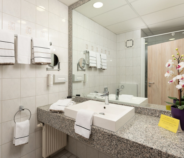 Bathroom 3, NOVINA HOTEL Südwestpark Nürnberg, Nürnberg