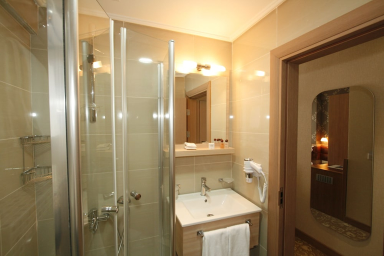 Bathroom 2, Senabil Hotel Old City, Fatih
