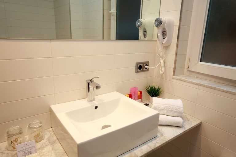 Bathroom 4, Gran Hotel España, Asturias