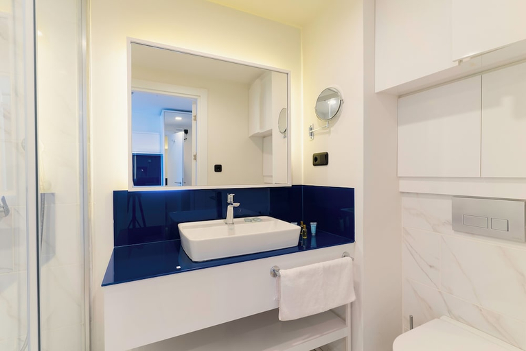 Bathroom 3, Grand City Batumi Apartments, Batumi