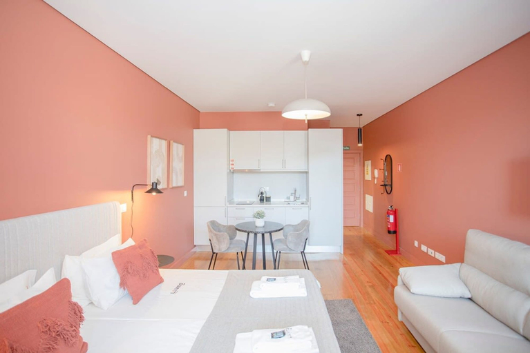 Room 4, Liiiving Historic Cl Rigos Studio - 1B, Porto